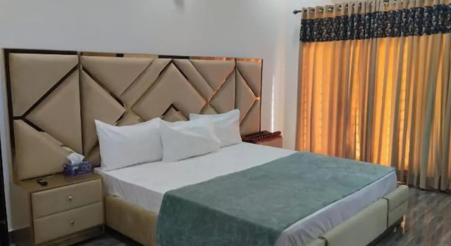 Diamond Luxe Hotel