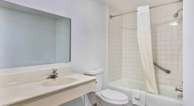 Четырёхместный номер Deluxe Motel 6 Falls Church, VA - Arlington Boulevard