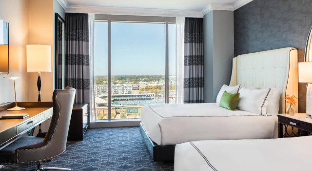 Четырёхместный номер Standard Kimpton Tryon Park Hotel by IHG