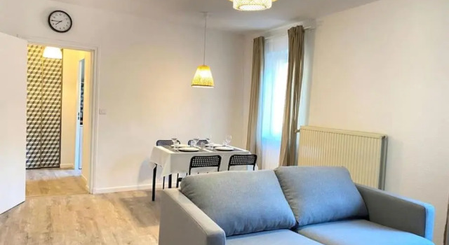 Appartement 50m2 intramuros-Parking privé gratuit-Netflix-Arrivée autonome!! Apartment 50m2-Free parking-Netflix-Self check in, Prenota Appartamento Hotel a Alvernia con parcheggio, Parcheggio