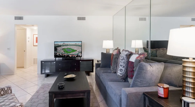 2501 N Indian Canyon Condo Unit 601 1 Bedroom 2 Bathrooms Condo