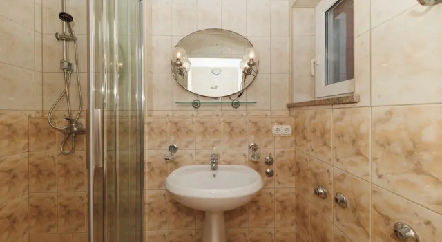 Семейные апартаменты с 2 комнатами с балконом и с видом на море Villa Apolonija