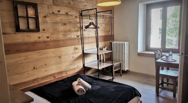 Auberge Les 2 Moucherolles, Забронировать Хостел Отели Коррансон-ан-Веркор с завтраком, рядом с Горнолыжный подъемник Les Lattes Ski Lift, Завтраки