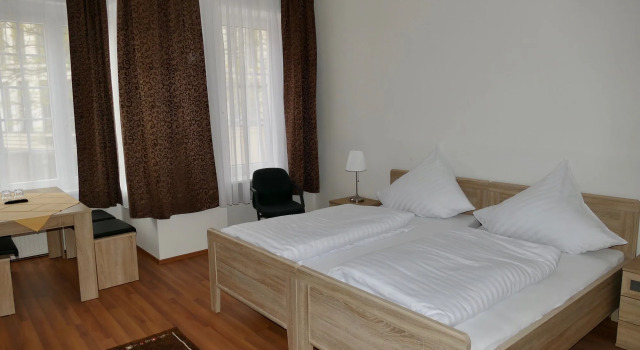 Centrum Hotel Mitte, Забронировать Отель Митте Ганновер, рядом с Театр "Коммедиа Футура" на заводе "Айсфабрик"