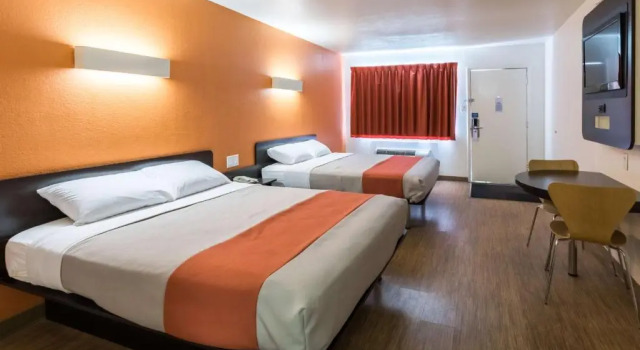 Четырёхместный номер Standard Motel 6-Stephenville, TX