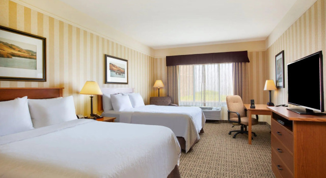 Четырёхместный номер Standard с видом на город Holiday Inn Express Hotel & Suites Astoria by IHG