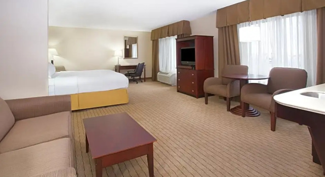 Одноместный люкс Holiday Inn Express & Suites Minot by IHG