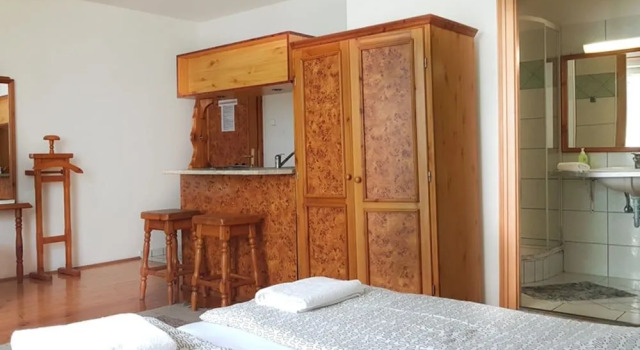 Hotel Paár Szieszta, Забронировать Отель Отели Дьёр с парковкой, рядом с Győr Town Hall, Парковка