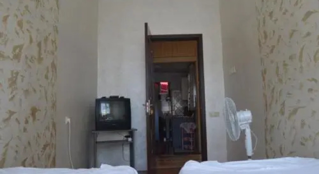 Madona's House, Book Guesthouse Batumi 