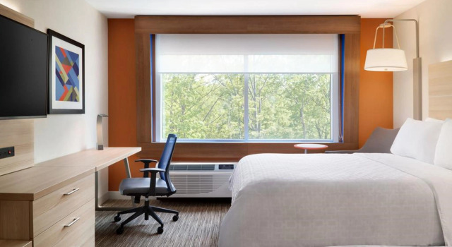 Holiday Inn Express Rockford-Loves Park, Book Hotel Loves Park Illinois