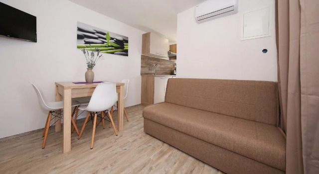 Mobile Home Plumeria 3, Забронировать Дом для отпуска Отели Биоград-на-Мору с парковкой, рядом с Частный Пляж «Кемп Сенди», Парковка