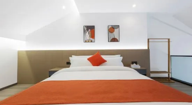 Четырёхместный люкс Дуплекс YiJia Hotel
