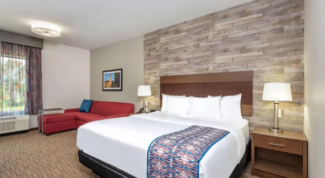 Номер Standard La Quinta Inn and Suites by Wyndham Bloomington