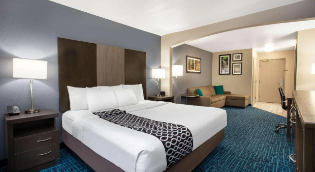 Двухместный люкс Deluxe La Quinta Inn & Suites by Wyndham Peru Starved Rock St Park