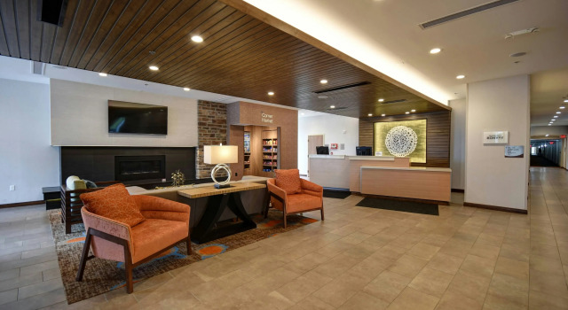 Fairfield Inn & Suites by Marriott Milwaukee North, 预订 酒店 格伦代尔 威斯康星州