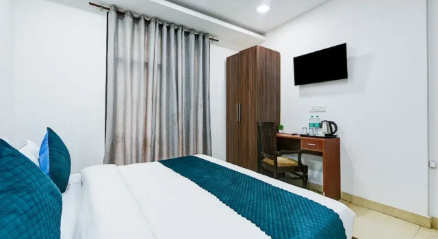 Номер Standard Mauryan Express I Hotel Malviya Nagar