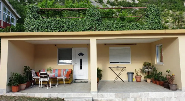 Apartment Mileva, Book Lejlighed Hoteller i Kotor Riviera med parkering, Parkering