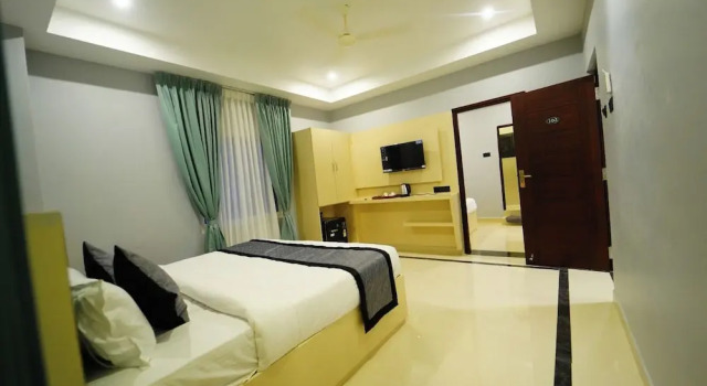 Hotel Ishta, Забронировать Отель Тирупати штат Андхра-Прадеш, рядом с Центральный автобусный вокзал APSRTC