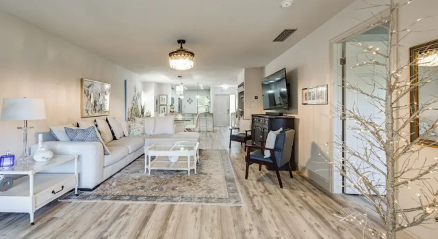 4 Mi to Beach! Naples Snowbird Nest w/ Pool Access, Rezervasyon Daire North Naples Florida