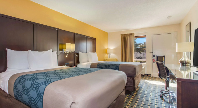 Четырёхместный номер Standard Econo Lodge Coliseum