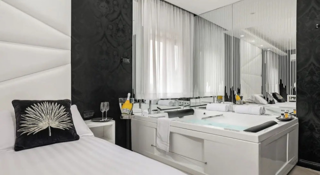 Люкс с балконом Reggia Suite Spa Hotel