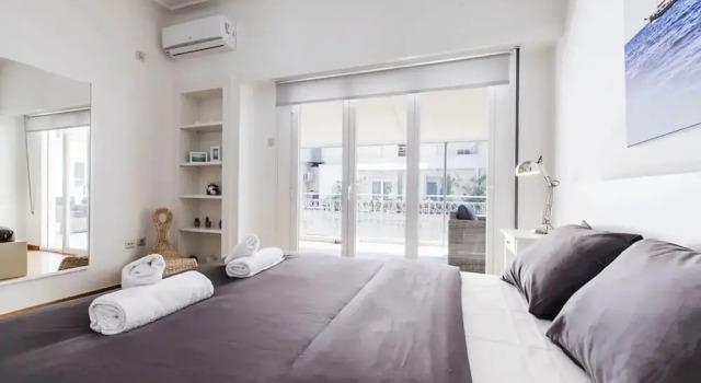 Best Located Spacious Apartment, Забронировать Апартаменты/квартира Афины Острова Саронического залива - Аттика, рядом с Мечеть Тзисдаракис