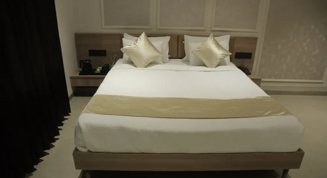 Biznotel by Pride Surat, Rezervovat Hotel Hotely v Gujarat s parkováním, Parkování