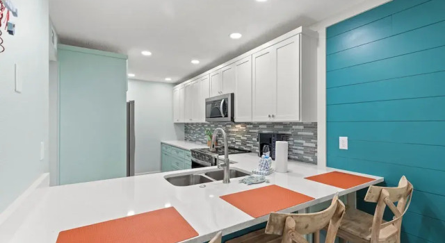 Вилла Billie Jeans Bungalow! Cozy Edgewater Condo w/ Resort Amenities, Sleeps 6