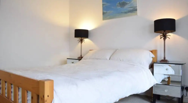 Stylish And Bright 2 Bedroom Flat With Garden, Забронировать Отель Отели Лондона 3 звезды, рядом с Килберн, 3*