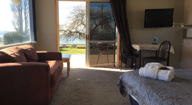 Jack & Dis Waiteti Lakefront Motel, Забронировать Мотель Отели Озера Роторуа 3 звезды, 3*