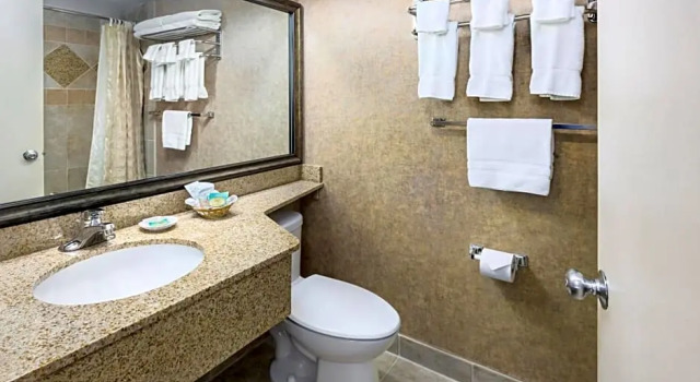 Номер Standard с видом на озеро Arrowwood Resort Hotel and Conference Center, Alexandria