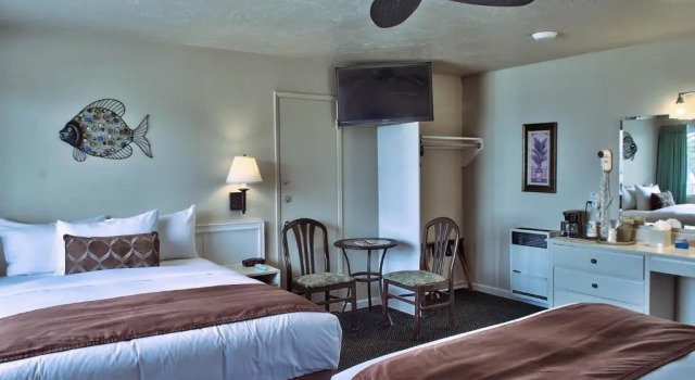 Четырёхместный номер Standard Lovers Point Inn