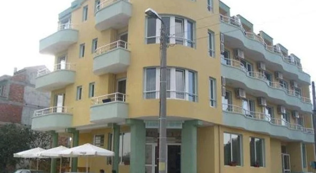 Hotel Lazuren Briag