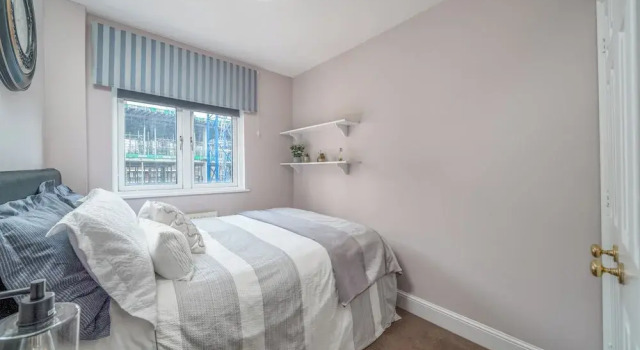 Cozy 3-bed flat near Vauxhall Gardens, Забронировать Отель Отели Англии 3 звезды, 3*