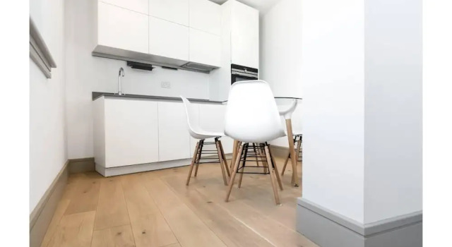 Finchley Modern Apartment - 1 Bedroom With Balcony, Забронировать Апартаменты/квартира Финчли , рядом с Maurice Rebak Stadium