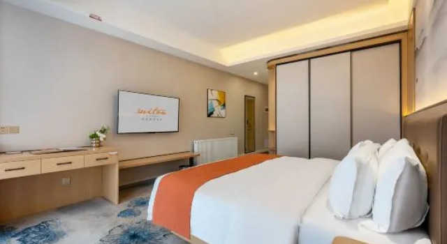 Люкс Deluxe Huaizhou Suiton by Paxton Hotel (Jintang Huaikou Cheng'a Industrial Park)