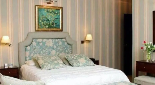Полулюкс La Boheme Hotel