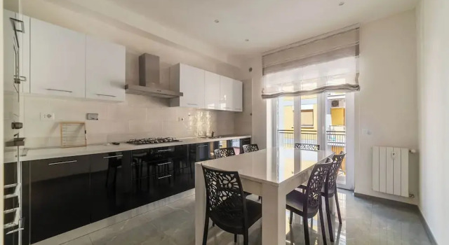 Апартаменты Standard JOIVY Delightful 3-bed Flat with Balcony