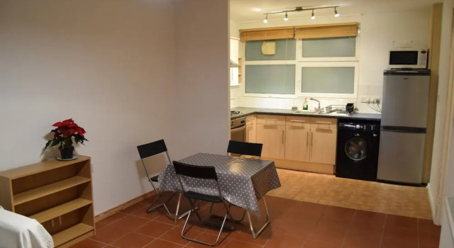 Spacious 1 Bedroom Apartment in London