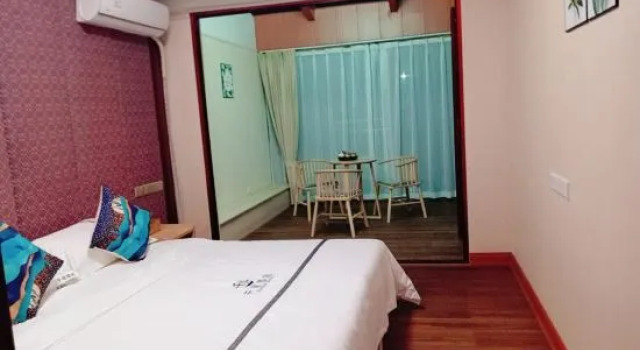 Двухместный люкс Deluxe с балконом и с видом на реку Qianxun Hotel