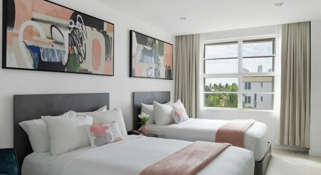 Номер с видом на бассейн Clevelander Hotel