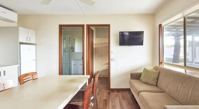 Вилла с балконом и с видом на воду NRMA Merimbula Beach Holiday Resort