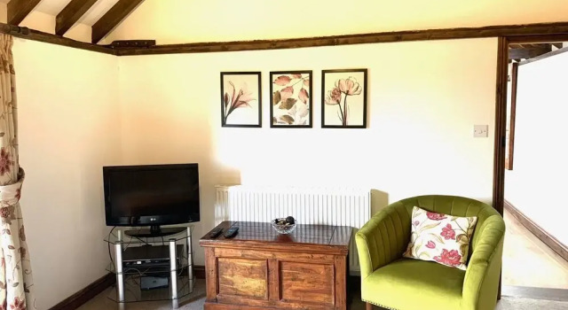 Lovely 1-bed Cottage in Hellingly, Забронировать Дом для отпуска Виллы Исторического графства Суссекса, Вилла