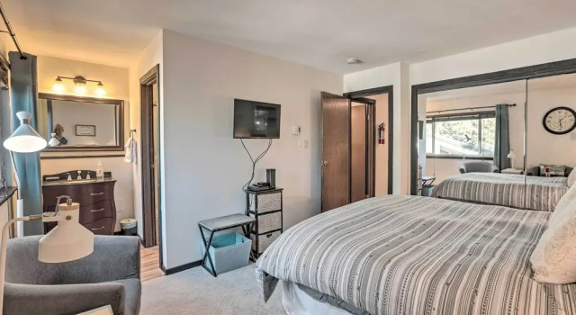 Comfy Lake Tahoe Condo w/ Private Beach Access!