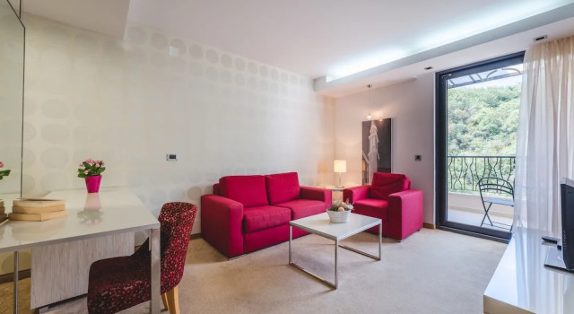 Апартаменты Hotel & Apartments HEC Residence