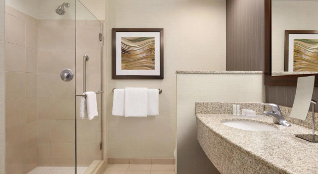 Четырёхместный номер Standard Courtyard Charlotte Airport North