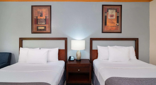 Четырёхместный номер Standard Red Roof Inn & Suites Hinesville Renovated with breakfast