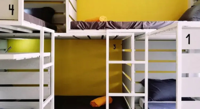 Кровать в общем номере THE PLACE Hostel Battambang