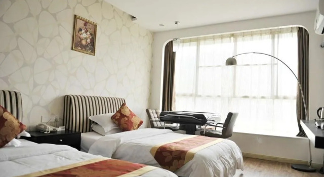Wulong Xiannvshan Platinum Hotel