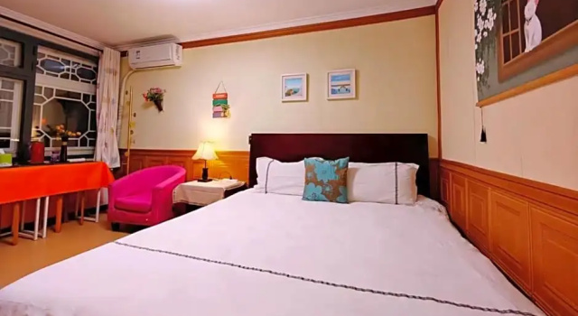 Двухместный номер Standard Beijing Badaling Great Wall Caos Courtyard guesthousel 1Private english tour guide 2Pick up&Drof off &landmark visiting serivice3Very near to Badaling Great Wall4Offer free beijing travel guide5Traditonal Chinese courtyard